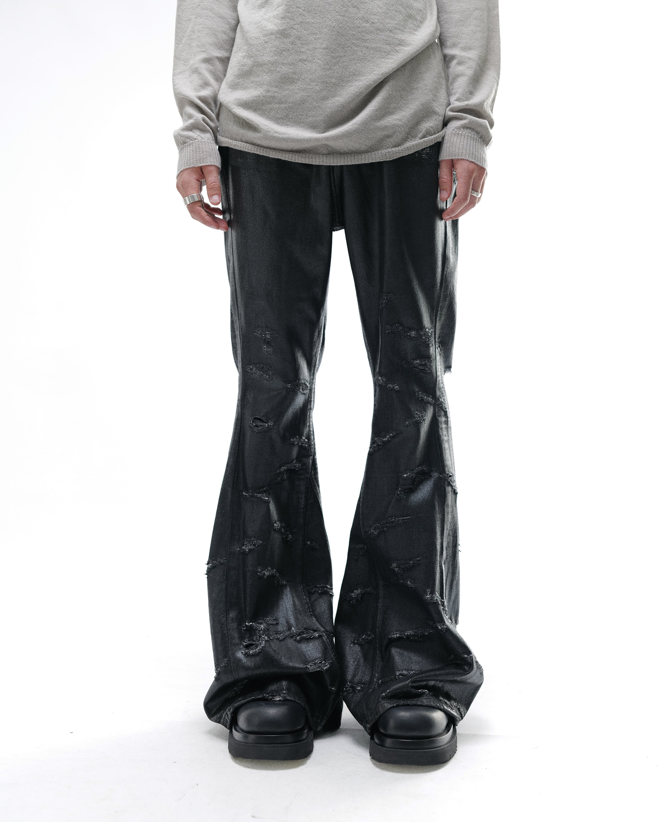DISTRESSED WAXED VARET JEANS – DET BLEV SENT